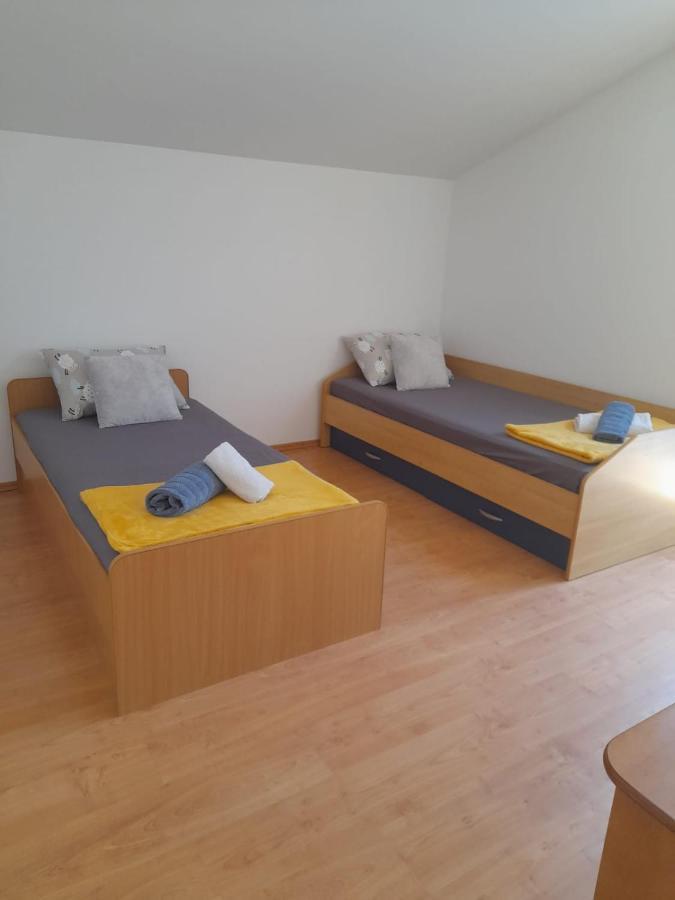 Holiday Home Anita Unesic Exterior photo