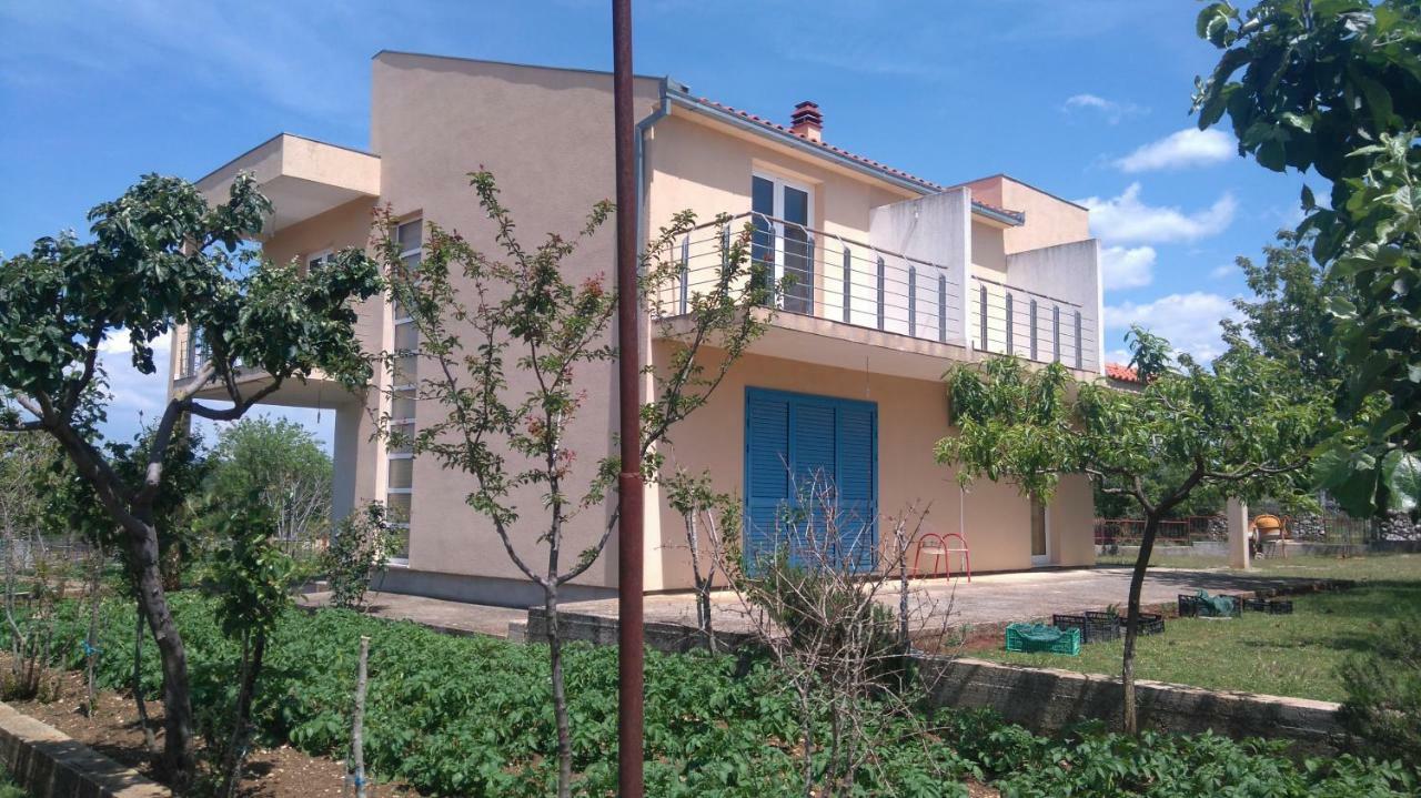 Holiday Home Anita Unesic Exterior photo