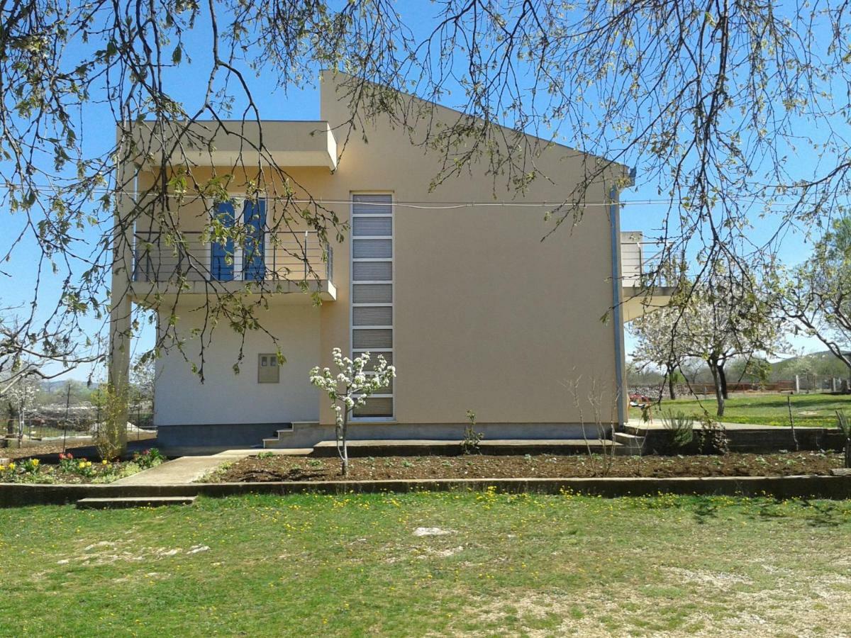 Holiday Home Anita Unesic Exterior photo