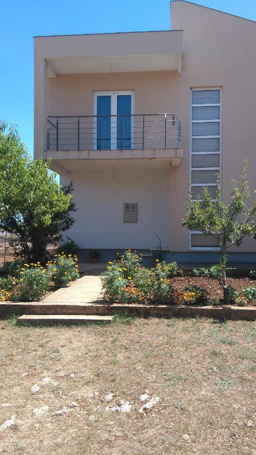 Holiday Home Anita Unesic Exterior photo
