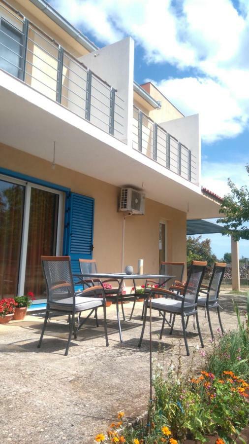 Holiday Home Anita Unesic Exterior photo